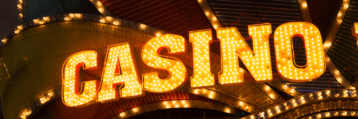 tk111 অ্যাভিয়েটর ব্যাকড্রপ—আকাশ-থিমড ভিজ্যুয়াল ও ইন্টারফেস পরিবেশ